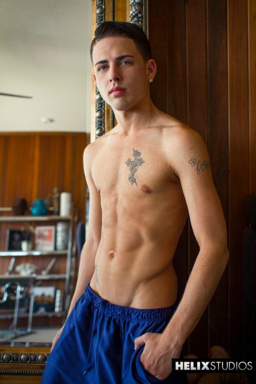 dustin-gold-sexy-new-twink-member-chronicles-of-pornia-blog